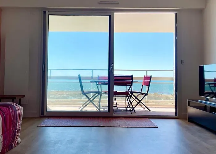 Large Studio Direct Access To The Beach