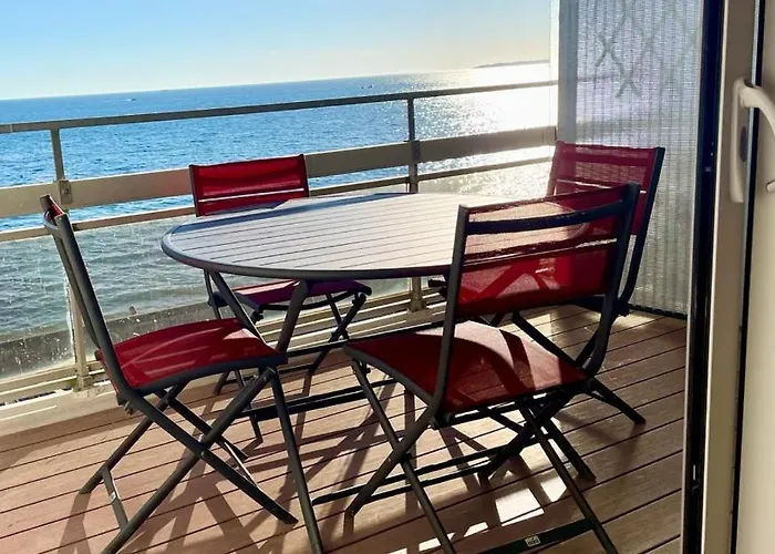 Large Studio Direct Access To The Beach